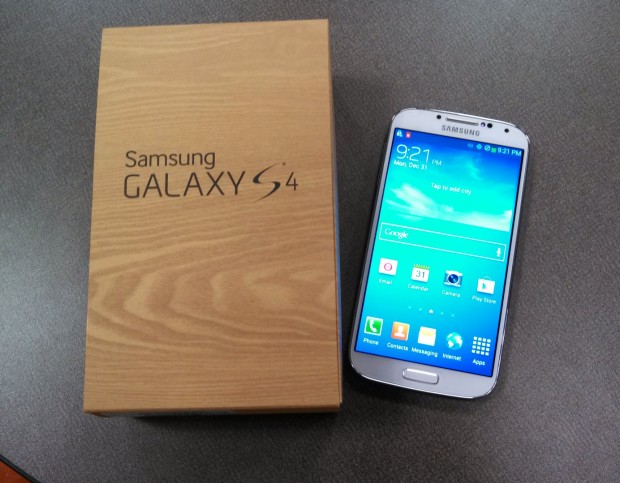 Samsung Galaxy S4 e sua caixa