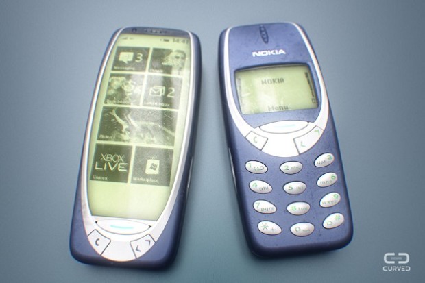 Interessante observar que mesmo que a Nokia tenha sido vendida para a Microsoft um Nokia 3310 poderia ter ficado muito interessante rodando o Android. © Curved