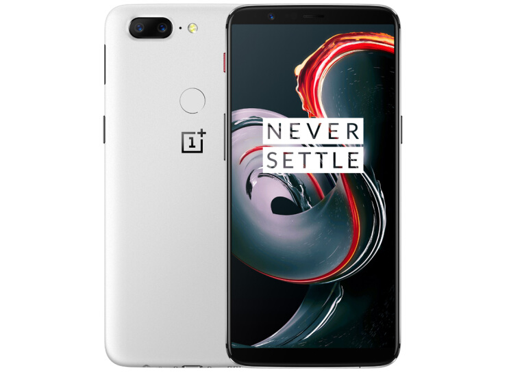 O Oneplus 5T Sandstone vaza com uma traseira branca